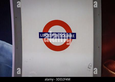 LONDRA, REGNO UNITO. 15 febbraio 2025. Metropolitana di Londra, nota anche come Tube. Stazione di Leicester Square. Foto Stock
