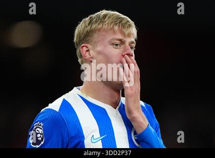 Jan Paul van Hecke di Brighton e Hove Albion durante la partita di Premier League all'Emirates Stadium di Londra. Data foto: Sabato 27 dicembre 2025. Foto Stock