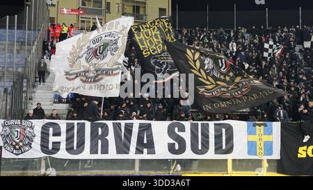 Pisa, Italia. 27 dicembre 2025. Tifosi della Juventus durante la partita di calcio di serie A tra Pisa e Juventus allo stadio Romeo Anconetani dell'ACetilar Arena di Pisa, centro Italia - sabato 27 dicembre 2025. Sport - calcio (foto di Marco Bucco/la Presse) credito: LaPresse/Alamy Live News Foto Stock