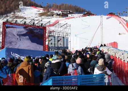Livigno, Italia. 27 dicembre 2025. Coppa del mondo di sci alpino FIS, Super G, Livigno, Italia, dicembre 27, 2025. foto felice Calabro' credito: Agenzia fotografica indipendente/Alamy Live News Foto Stock