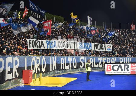 Pisa, Italia. 27 dicembre 2025. Tifosi del Pisa durante il Pisa SC vs Juventus FC, partita italiana di serie A A Pisa, Italia, dicembre 27 2025 crediti: Agenzia fotografica indipendente/Alamy Live News Foto Stock