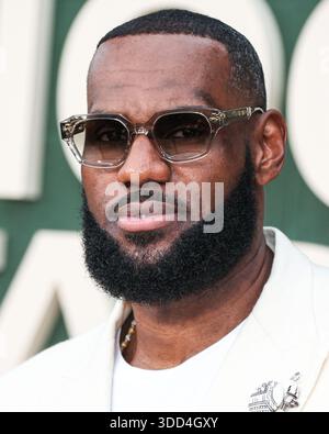 (FILE) LeBron James commenta di aver giocato nel suo ventesimo gioco di Natale: “Preferirei di gran lunga stare a casa con la mia famiglia”. WESTWOOD, LOS ANGELES, CALIFORNIA, USA - MAGGIO 31: Giocatore di basket professionista americano per i Los Angeles Lakers della National Basketball Association LeBron James arriva alla Los Angeles Premiere of Peacock's 'Shooting Stars' tenutasi al Regency Village Theatre il 31 maggio 2023 a Westwood, Los Angeles, California, Stati Uniti. (Foto di Xavier Collin/Image Press Agency) Foto Stock