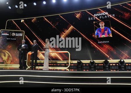 Dubai, Emirati Arabi Uniti. 28 dicembre 2025. Joan Laporta riceve per Raphinha (FC Barcelona) LaLiga Award: Miglior giocatore durante il Globe Soccer Awards edizione 2025-16h. A Dubai, Emirati Arabi Uniti - Sport Soccer - 28 dicembre 2025 (foto di Fabio Ferrari/LaPresse) crediti: LaPresse/Alamy Live News Foto Stock