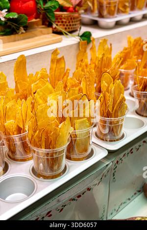 Patatine dolci al Kuromon Market, Osaka, Giappone Foto Stock