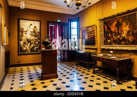 Interno del museo Maison de Victor Hugo, ex casa dello scrittore, con camere decorate progettate dallo stesso Hugo, in Place des Vosges, Parigi, Francia Foto Stock