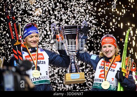 GELSENKIRCHEN, GERMANIA - 28 DICEMBRE 2025: - Biathlon World Team Challenge 2025 Auf Schalke alla Veltins Arena. Foto Stock