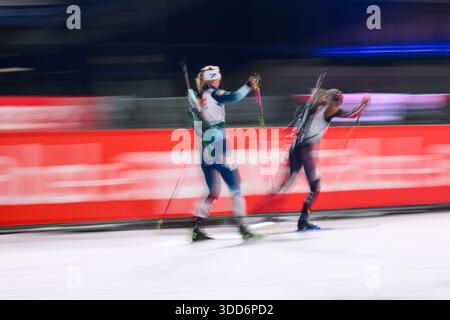GELSENKIRCHEN, GERMANIA - 28 DICEMBRE 2025: - Biathlon World Team Challenge 2025 Auf Schalke alla Veltins Arena. Foto Stock