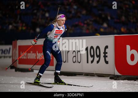 GELSENKIRCHEN, GERMANIA - 28 DICEMBRE 2025: - Biathlon World Team Challenge 2025 Auf Schalke alla Veltins Arena. Foto Stock
