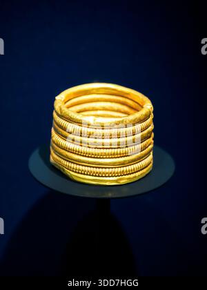 Braccialetto di Psusennes i - XXI dinastia, terzo periodo intermedio - Oro - Tomba di Psusennes i, Tanis Foto Stock