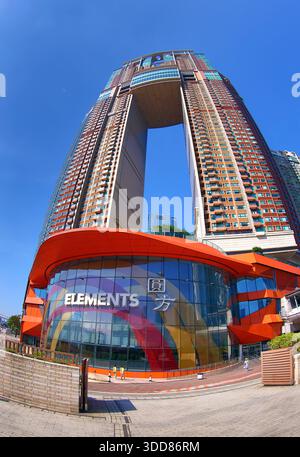 Centro commerciale Elements e l'edificio di appartamenti Arch a Kowloon sopra la stazione di Kowloon, Hong Kong, Cina Foto Stock