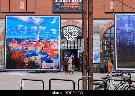 Telliskivi città creativa, in un ex complesso industriale, con gallerie, negozi, Start-up, ristoranti e Street art, a Tallinn, Estonia. Foto Stock