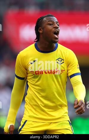 Armel bella-Kotchap dell'Hellas Verona FC urla durante la partita di serie A tra l'AC Milan e l'Hellas Verona FC allo Stadio Giuseppe Meazza il 28 2025 dicembre a Milano. Foto Stock