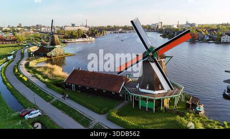 Zaanse Schans Zaandam Paesi Bassi, Vista aerea del favoloso paesaggio con il villaggio di mulini a vento Zaanse Schans, Olanda Foto Stock