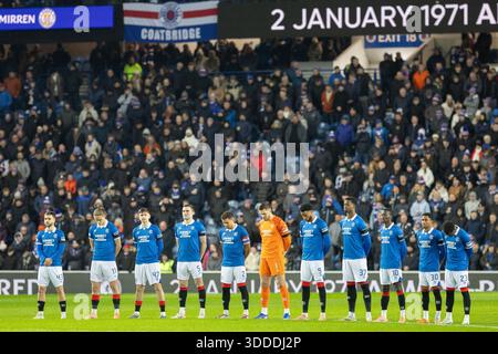 Glasgow, Regno Unito. 30 dicembre 2025. I Rangers FC hanno giocato contro il St Mirren FC in una partita della William Hill Premiership all'Ibrox Stadium di Glasgow, Scozia, Regno Unito. Il punteggio finale è stato Rangers 2 - 1 ° Mirren. Ibrox ha tenuto un minuto di silenzio in memoria del DISASTRO DI IBROX avvenuto il 2 gennaio 1971, quando 66 tifosi di calcio sono morti e più di 200 feriti in una cotta per la folla nella partita Rangers vs Celtic quel giorno. Crediti: Findlay/Alamy Live News Foto Stock