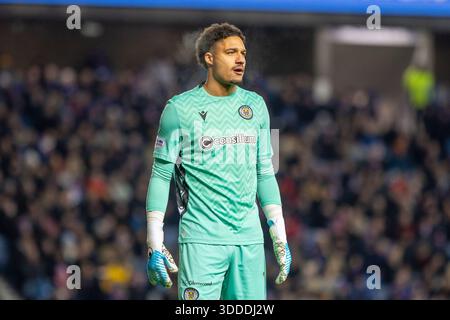 Glasgow, Regno Unito. 30 dicembre 2025. I Rangers FC hanno giocato contro il St Mirren FC in una partita della William Hill Premiership all'Ibrox Stadium di Glasgow, Scozia, Regno Unito. Il punteggio finale è stato Rangers 2 - 1 ° Mirren. Shamal George, portiere di St Mirren. Crediti: Findlay/Alamy Live News Foto Stock