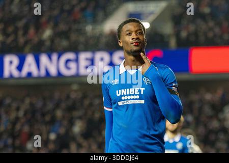 30 dicembre 2025. Glasgow, Regno Unito. I Rangers FC hanno giocato contro il St Mirren FC in una partita della William Hill Premiership all'Ibrox Stadium di Glasgow, Scozia, Regno Unito. Il punteggio finale è stato Rangers 2 - 1 ° Mirren. Emmanuel Fernandez (R37) punta all'infortunio alla bocca che ha subito segnando il secondo gol per i Rangers in 52 minuti. Crediti: Findlay / Alamy Live News Foto Stock