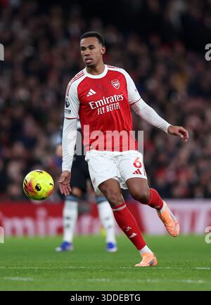 Londra, Regno Unito. 30 dicembre 2025. Gabriel dell'Arsenal durante la partita Arsenal vs Aston Villa Premier League all'Emirates Stadium di Londra. Il credito per immagini dovrebbe essere: David Klein/Sportimage Credit: Sportimage Ltd/Alamy Live News Foto Stock