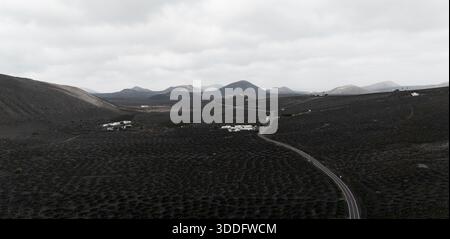 Paesaggio vulcanico dei vigneti di la Geria, Lanzarote, Isole Canarie, Spagna Foto Stock