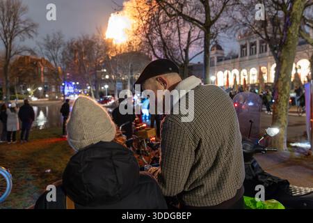 Amsterdam, Paesi Bassi. 1 gennaio 2026. AMSTERDAM - Un incendio scoppiò nella torre del Vondelkerk ad Amsterdam la vigilia di Capodanno. La chiesa si trova vicino a Vondelpark, nella capitale. LAURENS NIEZEN / ANP netherlands Out - belgio Out crediti: ANP/Alamy Live News Foto Stock