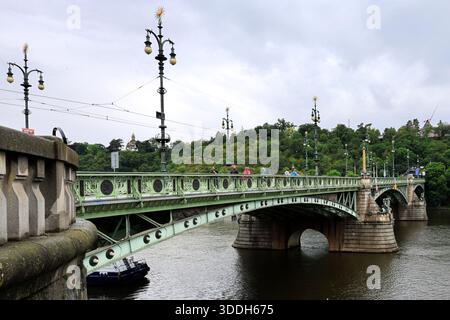 Il ponte Svatopluk Čech, sul fiume Moldava, città di Praga, repubblica Ceca, Europa Foto Stock