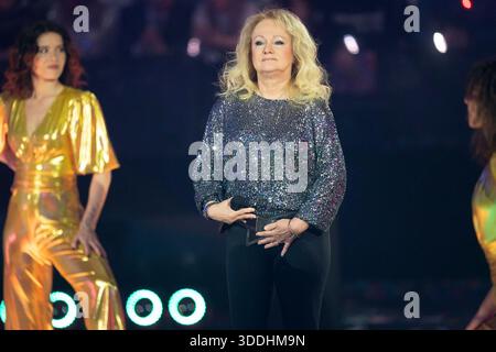 Nicole in der TV-Show Silvester-Schlagerbooom 2026 live - Die Wunderlichtershow in BMW Park. München, 31.12.2025 *** Nicole nello show televisivo Silvester Schlagerbooom 2026 live Die Wunderlichtershow al BMW Park di Monaco, 31 12 2025 foto:XA.xRaemyx/xFuturexImagex silvester schlagerbooom 5342 Foto Stock