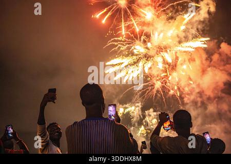 Gli ivoriani celebrano il Capodanno a Treichville, Abidjan, Côte d’Avorio. Foto Stock