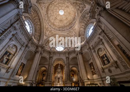 La più grande Sacrestia del XVI secolo nella Cattedrale di Santa Maria della sede di Siviglia (Catedral de Sevilla) all'interno di Siviglia, Spagna. Foto Stock