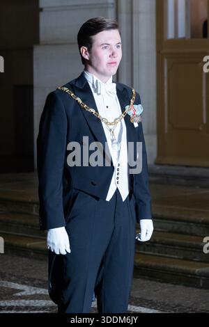Copenaghen, Danimarca. 1 gennaio 2026. Il principe ereditario Cristiano arriva all'argine e al banchetto di Capodanno della coppia reale al Palazzo di Cristiano VII al Castello di Amalienborg a Copenaghen, Danimarca, il 1 gennaio 2026. (Foto di Kristian Tuxen Ladegaard Berg/NurPhoto) credito: NurPhoto SRL/Alamy Live News Foto Stock