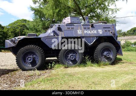 Old 1958 Hong Kong Police Alvis FV603 Saracen 6x6 Armoured Personnel Car Park, Reeth, Swaledale, Yorkshire Dales, Inghilterra, REGNO UNITO. Foto Stock