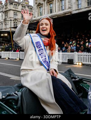LONDRA, REGNO UNITO. 1 gennaio: I Mini Mokes e Miss Gran Bretagna durante la parata di Capodanno di Londra 2026. Organizzato e supportato dal sindaco di Londra, dalla Greater London Authority e dalla City of Westminster a Piccadilly, Regents St, St James's, Pall Mall, Trafalgar Squaure e Whitehall giovedì 1 gennaio 2026. LONDRA, INGHILTERRA. Crediti: Taka G Wu/Alamy Live News Foto Stock