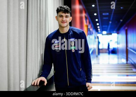 GOTHENBURG, SVEZIA 20260103 giocatore della nazionale Nikola Roganovic durante la conferenza stampa di sabato a Scandic Europa a Gothenburg con la nazionale svedese di pallamano davanti al Campionato europeo 2026. Foto: Adam Ihse/TT/Code 9200 questo testo è tradotto automaticamente credito: TT News Agency/Alamy Live News Foto Stock