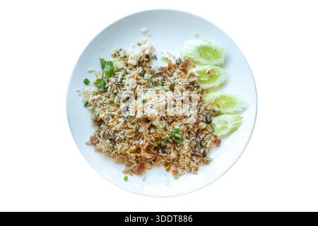 Tagliato di riso fritto di Yangzhou su isolato bianco. Foto Stock