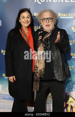 Premiere des 21. Roncalli Weihnachtscircus originale a Berlino Berlino, 19.12.2025 Eliana Larible und Bernhard Paul bei der Premiere des 21. Roncalli Weihnachtscircus im Tempodrom originale a Berlino Berlino *** prima dei 21 Roncalli WeihnachtsCircus originali a Berlino Berlino, 19 12 2025 Eliana Larible e Bernhard Paul alla prima dei 21 Roncalli Weihnachtscircus originali al Tempodrom di Berlino Berlino Copyright: xMatthiasxGränzdörferx Foto Stock