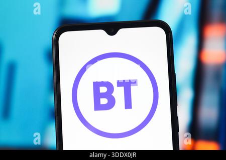 In questa immagine, il logo BT Group viene visualizzato sullo schermo di uno smartphone. Foto Stock