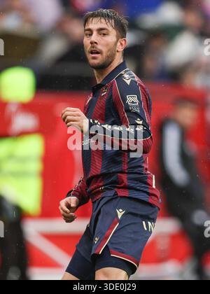Siviglia, Spagna. 4 gennaio 2026. Iker Losada di Levante durante la Liga EA Sports match tra Sevilla FC e Levante UD giocato al Ramon Sanchez Pizjuan Stadium il 3 gennaio 2026 a Siviglia, Spagna. (Foto di Antonio Pozo/PRESSIN) credito: PRESSINPHOTO SPORTS AGENCY/Alamy Live News Foto Stock