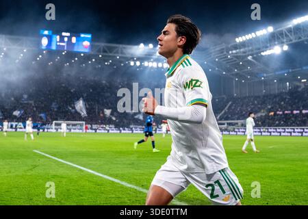 BERGAMO, ITALIA - 3 GENNAIO: Paulo Dybala dell'AS Roma guarda durante la partita di serie A tra Atalanta BC e AS Roma alla New Balance Arena il 3 gennaio 2026 a Bergamo. (Foto di Rene Nijhuis) Foto Stock