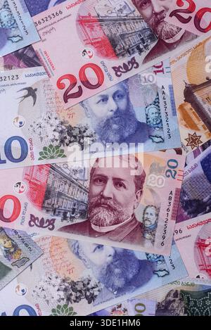 Moneta della Georgia, la valuta della georgia lari, banconote di vari tagli, transazioni finanziarie. Soldi georgiani, i lari come backgro finanziario Foto Stock