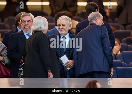 Madrid, Spagna. 4 gennaio 2026. MADRID, SPAGNA - 4 GENNAIO: Il cantante lirico spagnolo Plácido Domingo viene visto negli stand dello stadio Santiago Bernabéu durante la partita LaLiga EA Sports tra Real Madrid e Real Betis allo stadio Santiago Bernabeu il 4 gennaio 2026 a Madrid, Spagna. (Foto di Francisco Macia/Photo Players Images/Magara Press) crediti: Magara Press SL/Alamy Live News Foto Stock