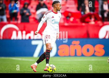 Siviglia, Espagne. 4 gennaio 2026. Djibril SOW del Sevilla FC durante il campionato spagnolo di calcio LaLiga tra Sevilla FC e Levante UD il 4 gennaio 2026 all'Estadio Ramon Sanchez-Pizjuan di Siviglia, Spagna - foto Rafael Roman/Matthieu Mirville/DPPI credito: DPPI Media/Alamy Live News Foto Stock