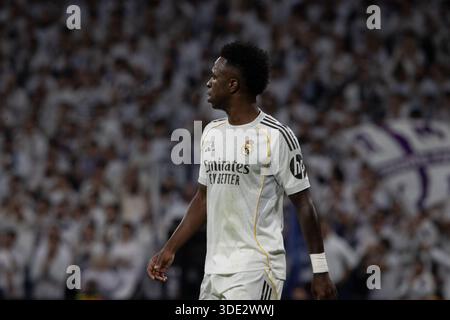 Madrid, Spagna. 4 gennaio 2026. Vinícius Jr. Del Real Madrid visto durante la partita EA SPORTS la Liga 2025-2026 tra Real Madrid e Real Betis allo stadio Santiago Bernabéu. Punteggio finale: Real Madrid 5-1 Real Betis. (Foto di David Canales/SOPA Images/Sipa USA) credito: SIPA USA/Alamy Live News Foto Stock