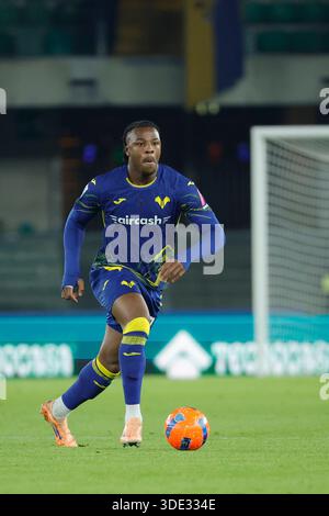 Verona, Italia. 4 gennaio 2026. Armel bella-Kotchap di Hellas Verona durante la partita italiana di calcio Hellas Verona vs Torino FC allo Stadio Marcantonio Bentegodi. Hellas Verona 0 - 3 Torino FC crediti: SOPA Images Limited/Alamy Live News Foto Stock