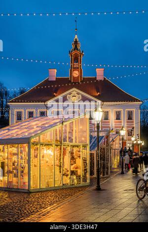 Mercatino di Natale, Piazza del Municipio (Raekoja plats), Tartu, Contea di Tartu, Estonia Foto Stock