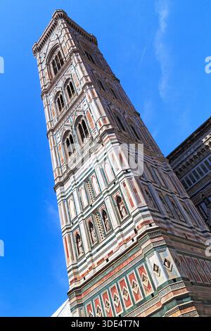 FIRENZE, ITALIA - 13 SETTEMBRE 2018: Questo è uno dei capolavori architettonici del Rinascimento: Il Campanile di Giotto. Foto Stock