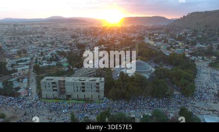 La Chiesa di nostra Signora Maria di Sion e l'antica città di Aksum al tramonto, Tigray, Etiopia. Foto Stock