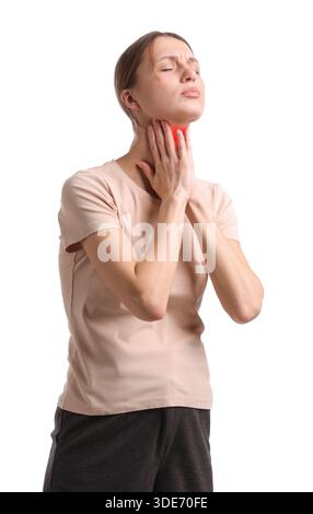 Donna che soffre di mal di gola su sfondo bianco. Area rossa sul collo Foto Stock