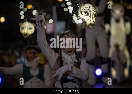 Madrid, Spagna. 5 gennaio 2026. La tradizionale Parata dei tre Re si svolge in occasione dell'Epifania attraverso le strade principali del centro di Madrid. (Foto di David Canales/NurPhoto) credito: NurPhoto SRL/Alamy Live News Foto Stock