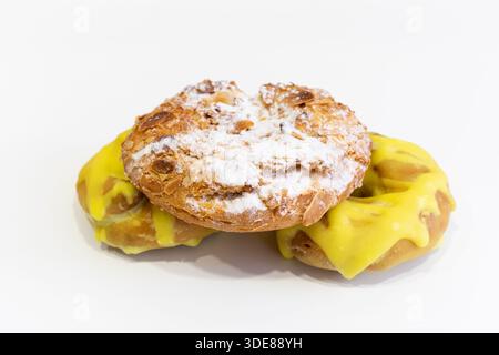 Rosquillas de san Isidro o rosquillas del santo, dolce tipico di Madrid per il giorno del suo patrono, il 15 maggio Foto Stock