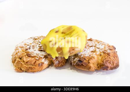 Rosquillas de san Isidro o rosquillas del santo, dolce tipico di Madrid per il giorno del suo patrono, il 15 maggio Foto Stock