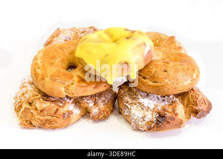 Rosquillas de san Isidro o rosquillas del santo, dolce tipico di Madrid per il giorno del suo patrono, il 15 maggio Foto Stock