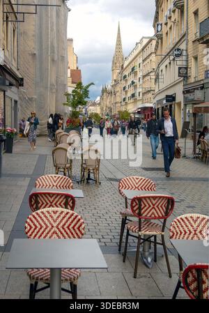 Pedonale Rue St Pierre, Caen, Normandia, Francia Foto Stock